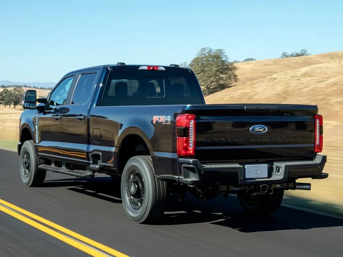Ford F-350 view 4